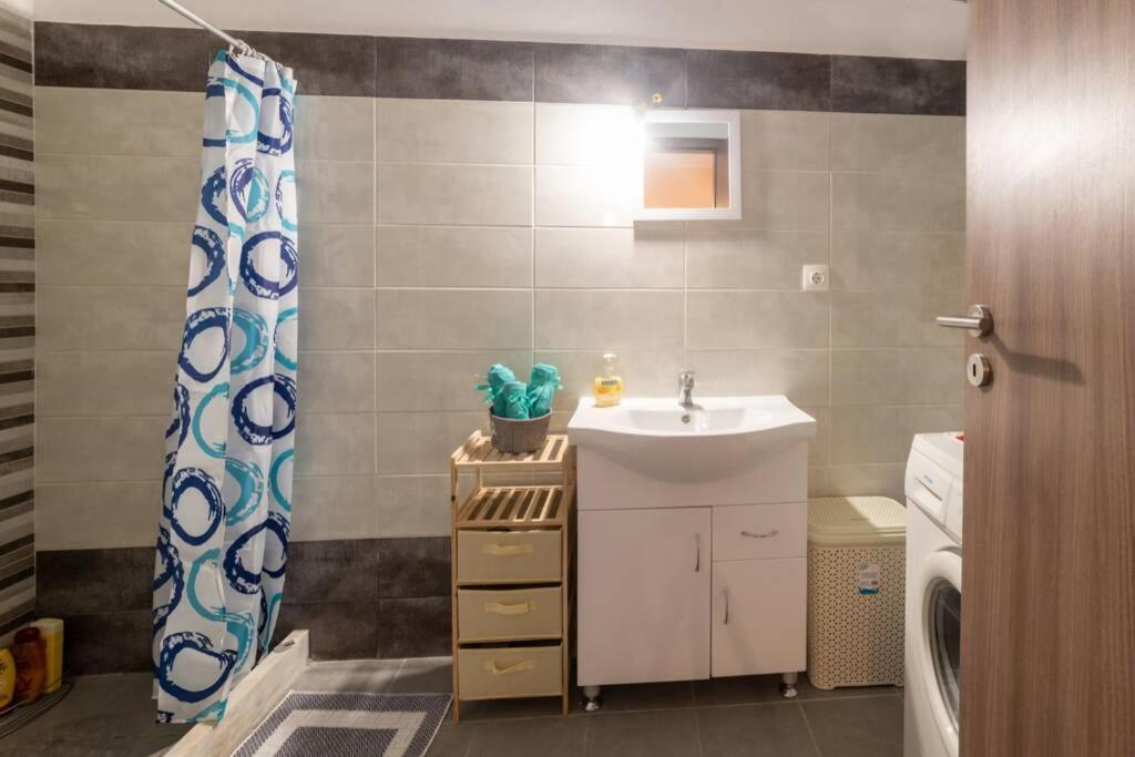 Bright Newly Renovated Apt Near Beach & Center+Ac Anemomylos Extérieur photo