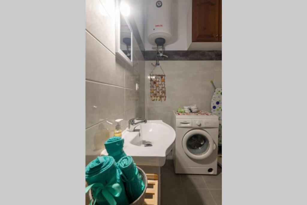 Bright Newly Renovated Apt Near Beach & Center+Ac Anemomylos Extérieur photo